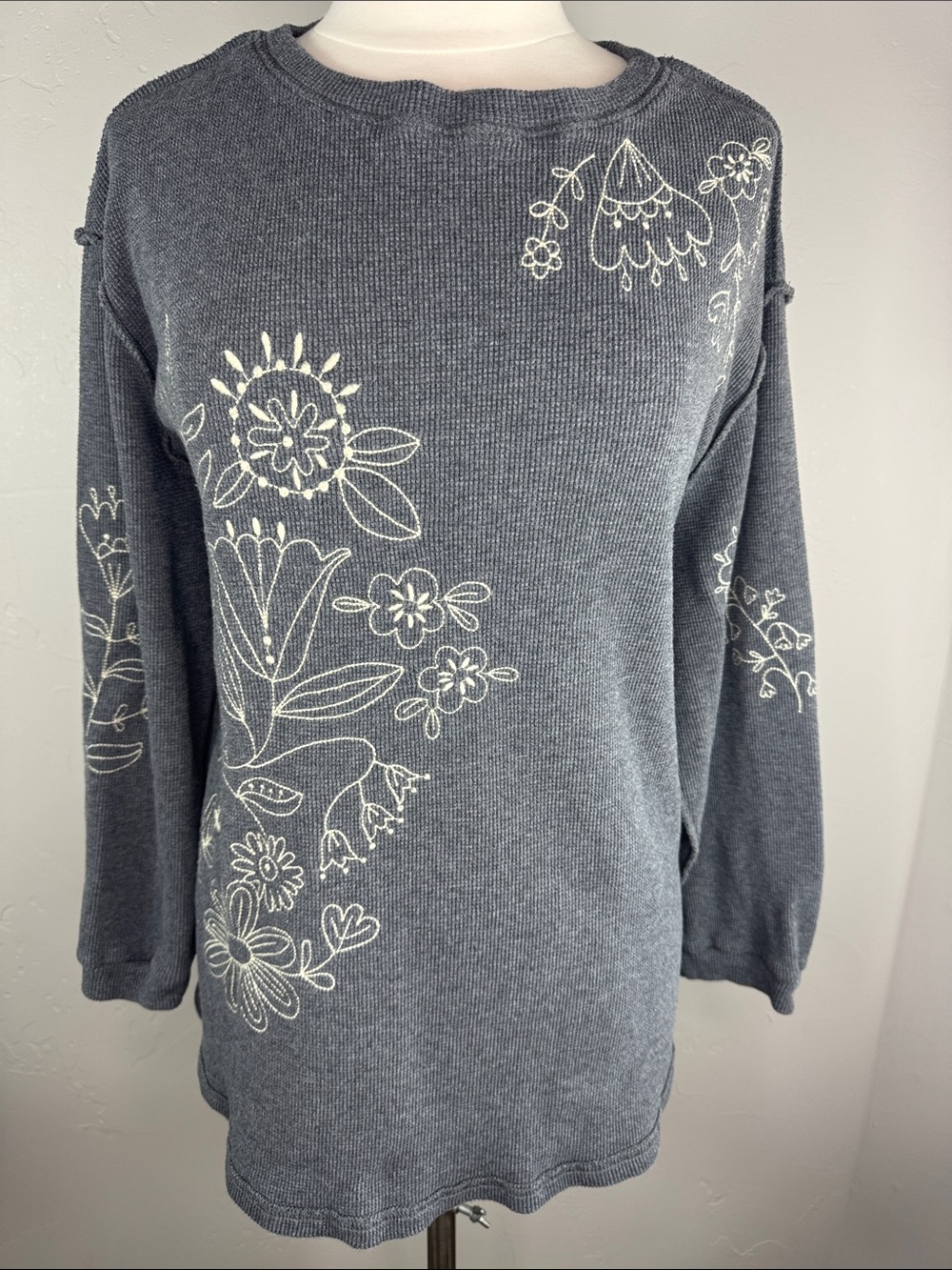 Natural Life Gray Waffle Knit with Cream Floral Stitching Embroidery L/XL